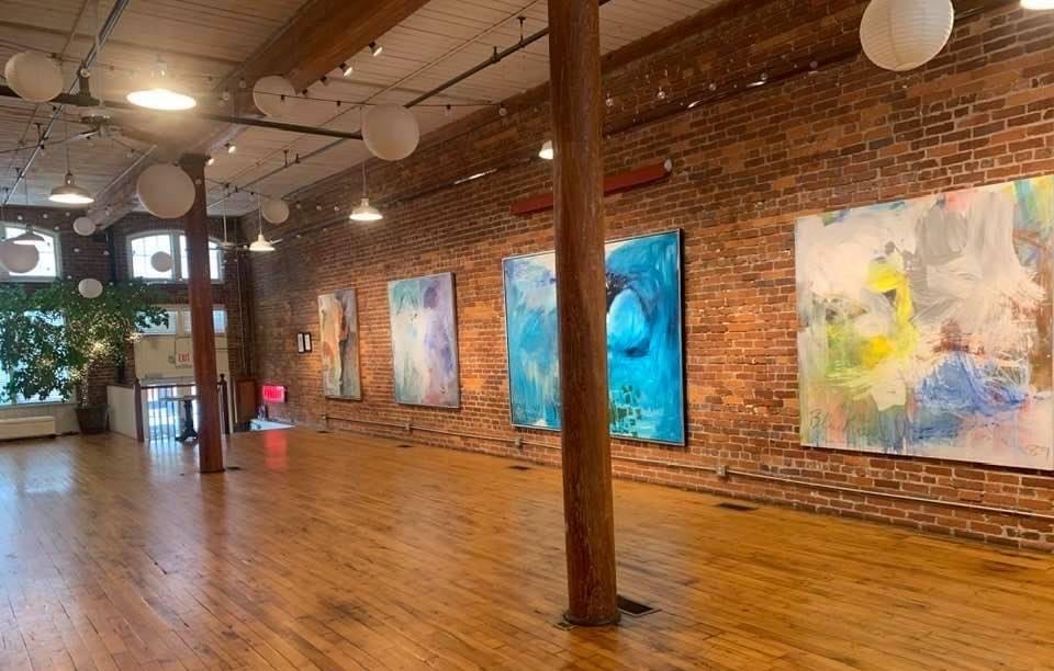 art gallery photo